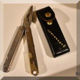 T11. Leatherman multi-tool. 